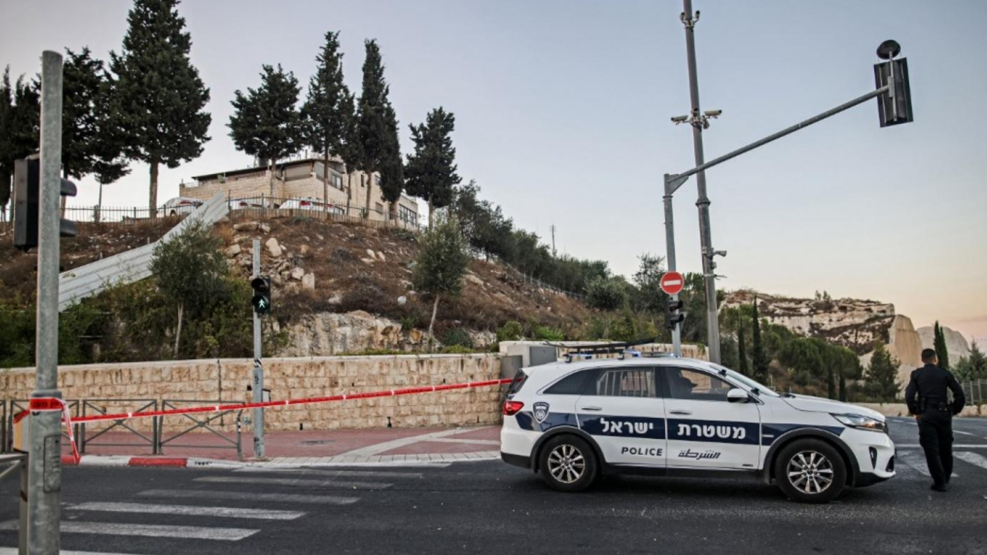 Pemukim Zionis Menusuk Supir Bus di Al-Quds