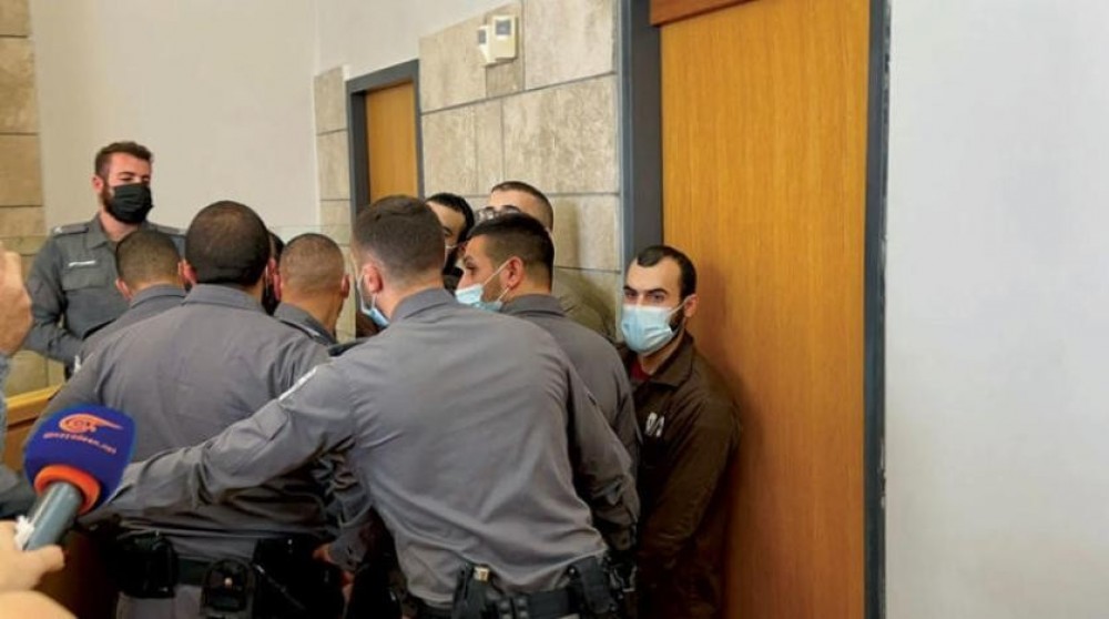 Pasukan Israel Menyerang Ibu dari Tawanan Palestina Saat Persidangannya