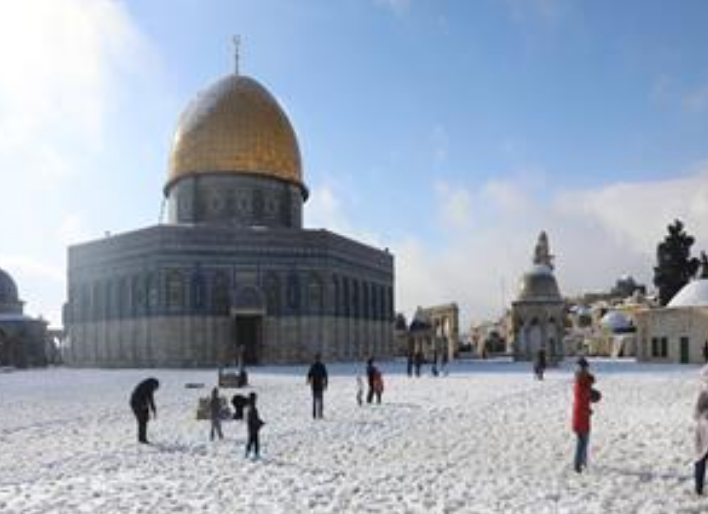 Pasukan Penjajah Israel Menyerang Pemuda Palestina yang Sedang Bermain Salju di Kawasan Al-Quds Timur