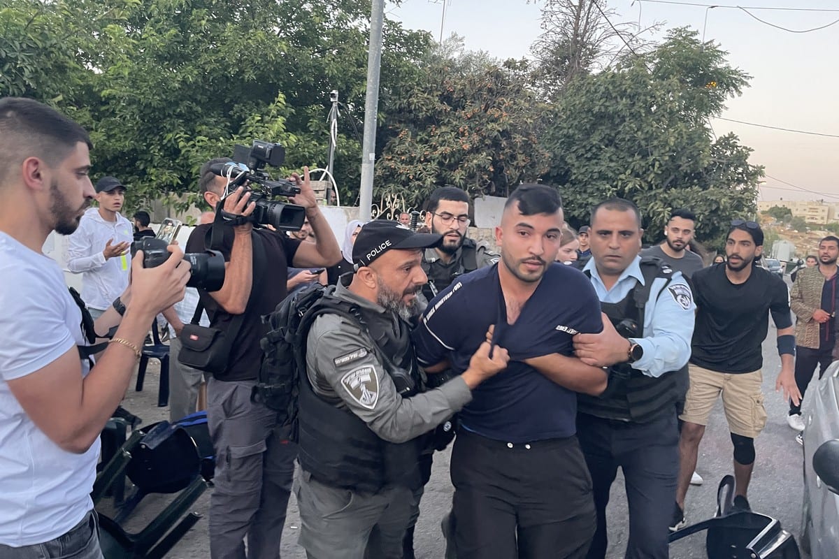 Pasukan Israel Menangkap 35 Warga Palestina di Tepi Barat