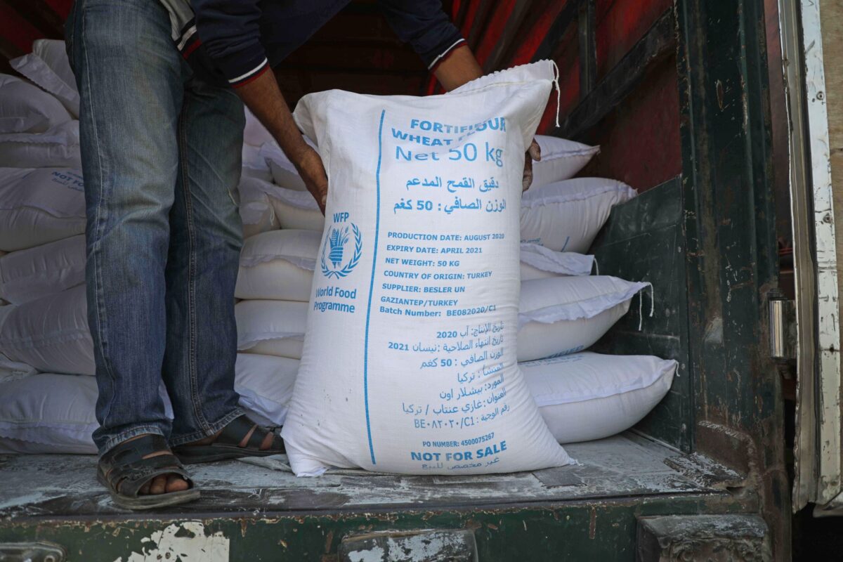 Lembaga Amal Palestina Mengirimkan Bantuan kepada Pengungsi Suriah