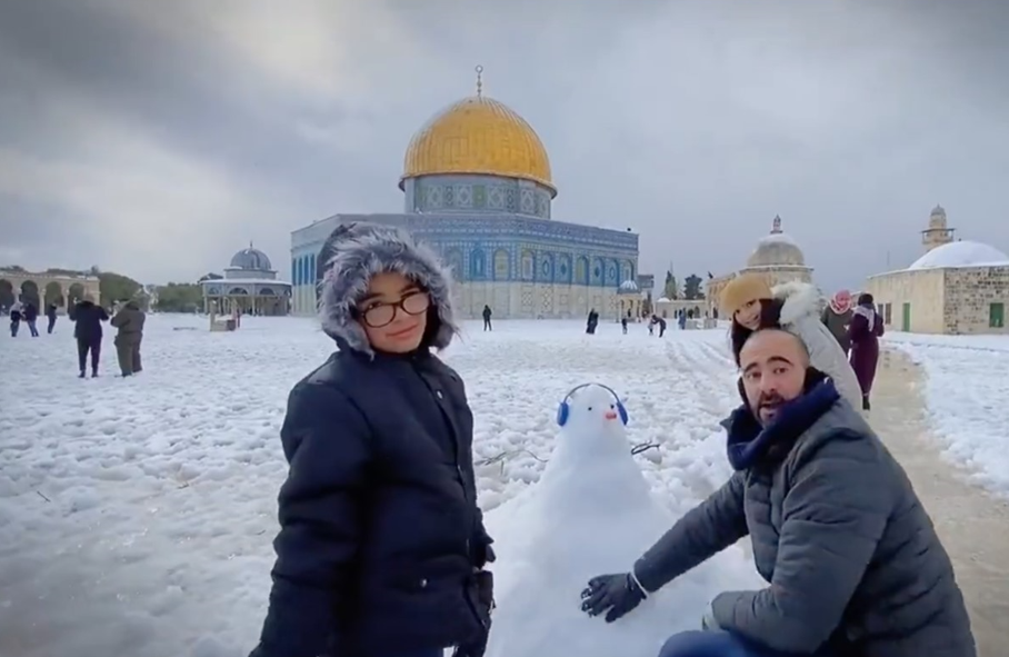 Permainan Bola Salju Dihentikan Lemparan Peluru; Penyerbuan dan Penyerangan Harian Penduduk Palestina di Musim Dingin