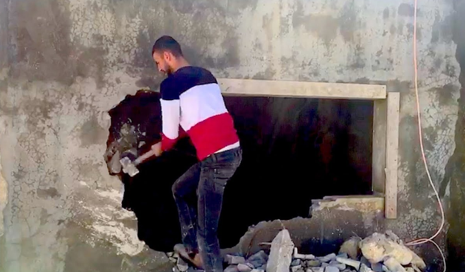 Sebuah Keluarga di Palestina Mendapat Perintah untuk Membongkar Rumahnya  di Al-Quds Timur