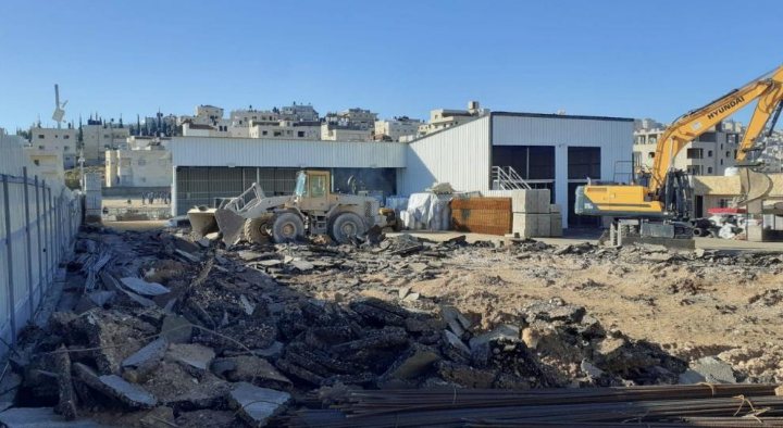 Pasukan Israel Menghancurkan Bangunan di Dekat Al-Quds