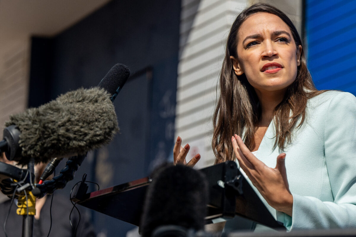 Ocasio-Cortez: Israel Menahan Anak-Anak Palestina di Dalam Sangkar Seperti Penjara