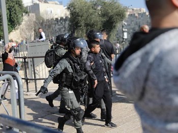 Serangan Pendudukan Meningkatkan Tekad Penduduk Al-Quds untuk  Mempertahankan Kesucian Mereka