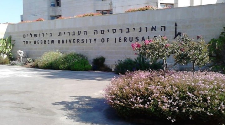 Dua Mahasiswa Palestina Ditahan karena Mendengarkan Musik Arab