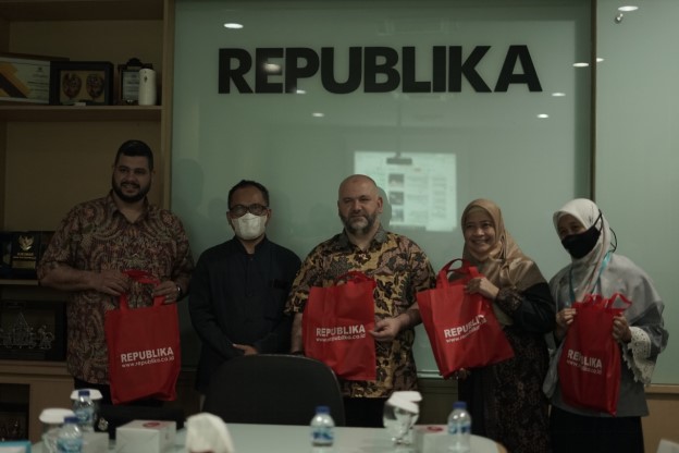 Adara Relief Mengunjungi Gedung Republika dalam Rangka Silaturahim dan Pengenalan NGO Ghirass
