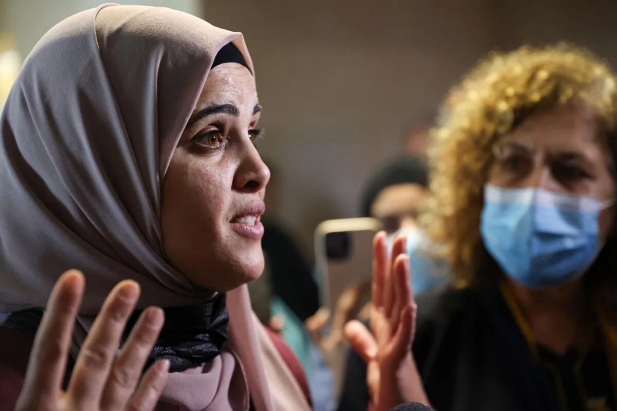 Ibu Ahmed Manasra: Aku Memimpikan Reaksi Anakku Ketika Aku Dapat Memeluknya.”