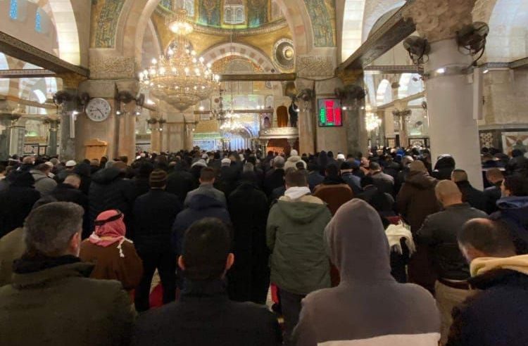 Ribuan Warga Palestina Melaksanakan Kampanye “Fajar Agung” di Masjid Al-Aqsa