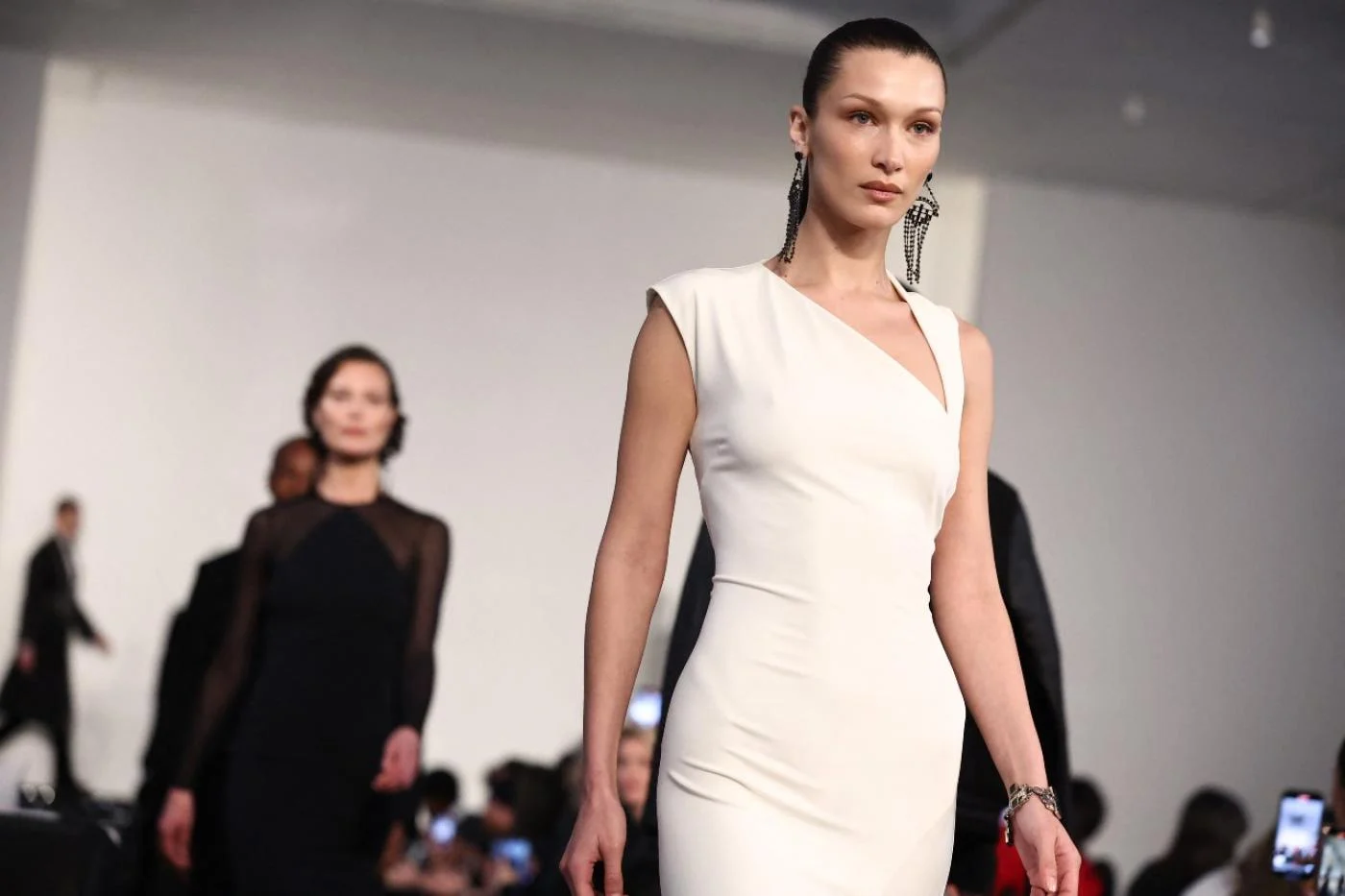 Bella Hadid Mengklaim Instagram ‘Memblokir’ Kirimannya tentang Palestina