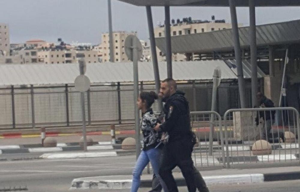 Tentara Zionis Menawan dan Menginterogasi Anak Palestina di Hebron