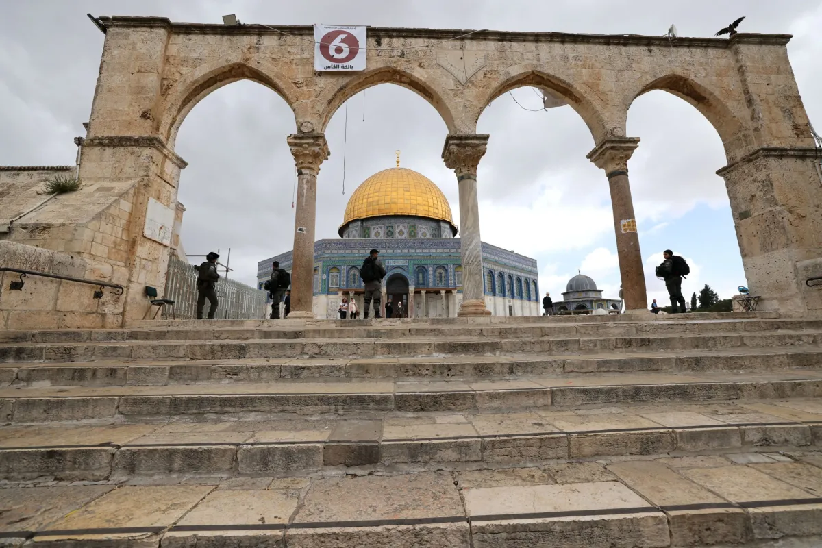 Darurat: Zionis Israel Mulai Membagi Masjid Al-Aqsa