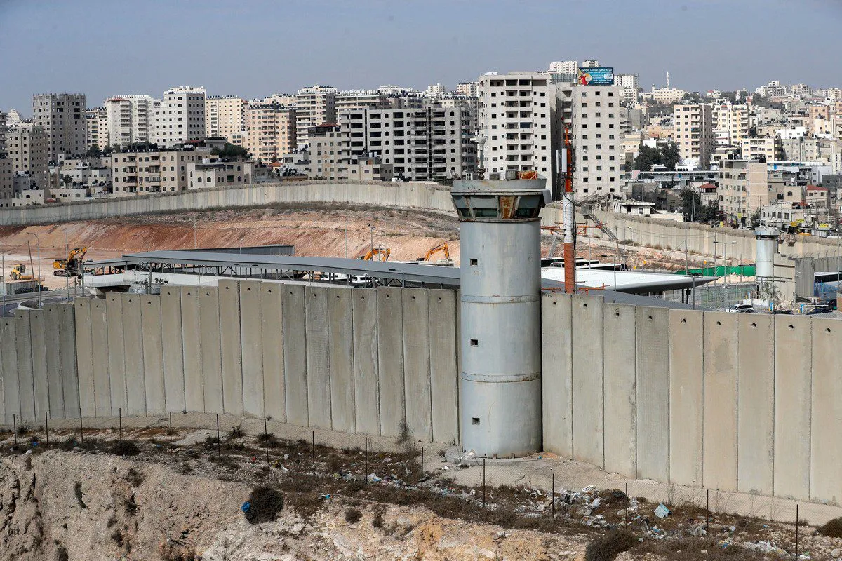 Israel membangun tembok apartheid baru di Tepi Barat dengan panjang 45 km dan tinggi 9 meter