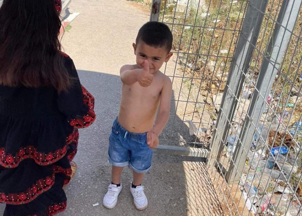 Tentara Zionis Memaksa Anak Palestina untuk Melepas Baju