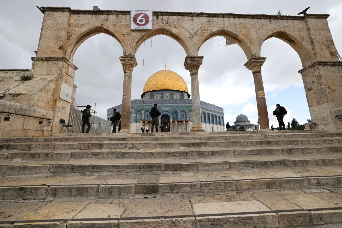 Zionis Israel mulai membagi Masjid Al-Aqsa