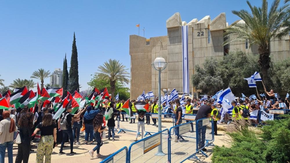 undang-undang yang melarang pengibaran bendera Palestina