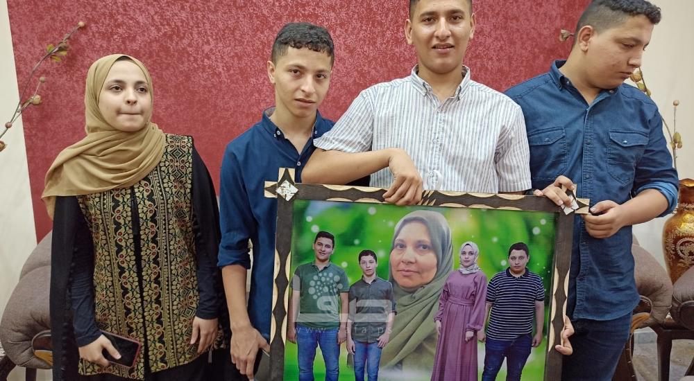 Empat Anak Kembar Wujudkan Impian Sang Ibu