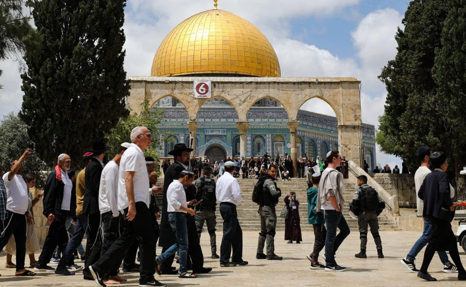 Penduduk Palestina: “Pertahankan Masjid Al-Aqsa!”
