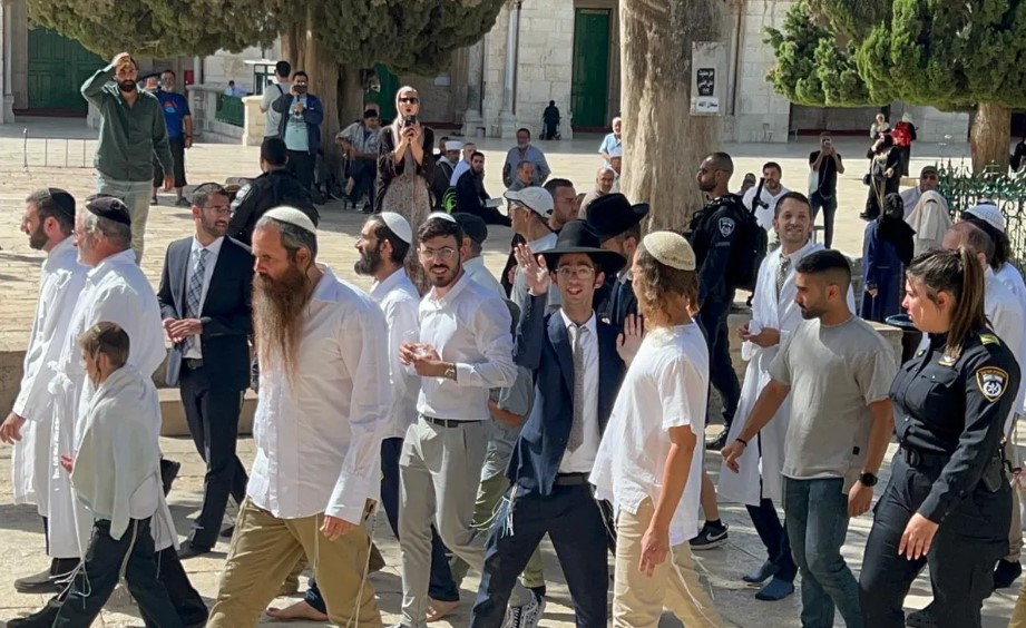 Warga Palestina Protes Serbuan Pemukim Israel ke Masjid Al-Aqsa