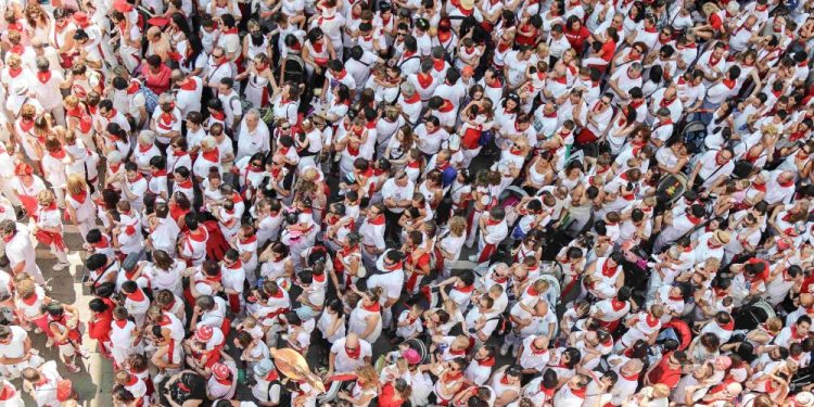 Mengapa Kerumunan Memicu Kematian?