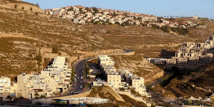 Israel Akan Bangun 9.000 Unit Permukiman di Reruntuhan Bandara Palestina