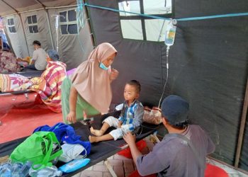 Penyintas Gempa Cianjur Terjang Reruntuhan untuk Selamatkan Anak