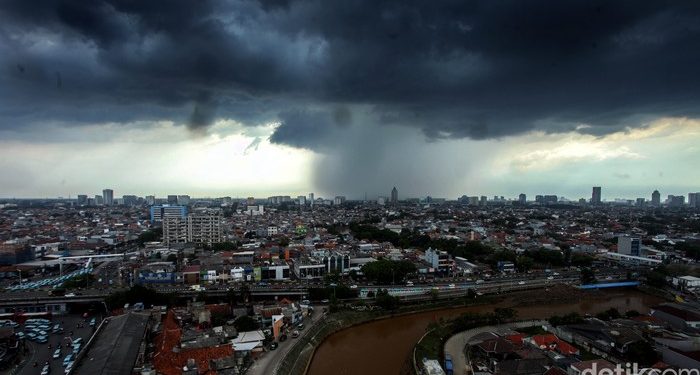 Cuaca Ekstrem Sampai Pergantian Tahun, Waspada Bencana Hidrometeorologi!