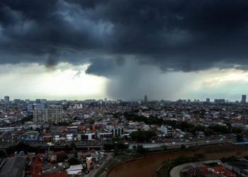 Cuaca Ekstrem Sampai Pergantian Tahun, Waspada Bencana Hidrometeorologi!