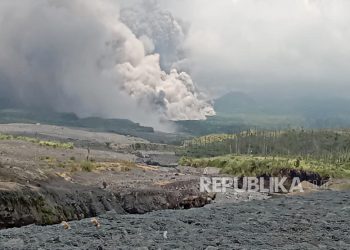 Gunung Semeru Erupsi! 2000 Jiwa Mengungsi di 21 Titik Evakuasi 