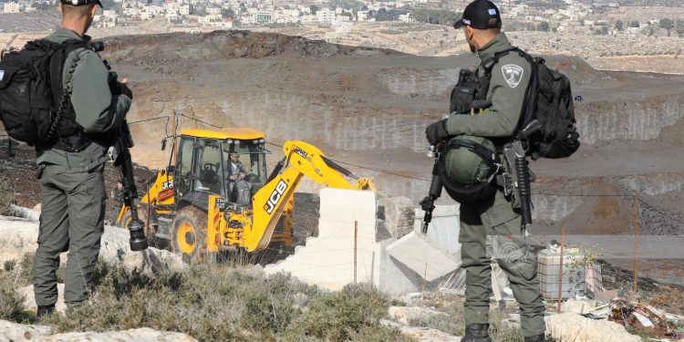 Israel Serang Siswa Sekolah dan Cabut Pohon Zaitun di Hebron
