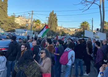 Warga Sheikh Jarrah Protes Serangan Pemukim Terhadap Rumah Warga Palestina