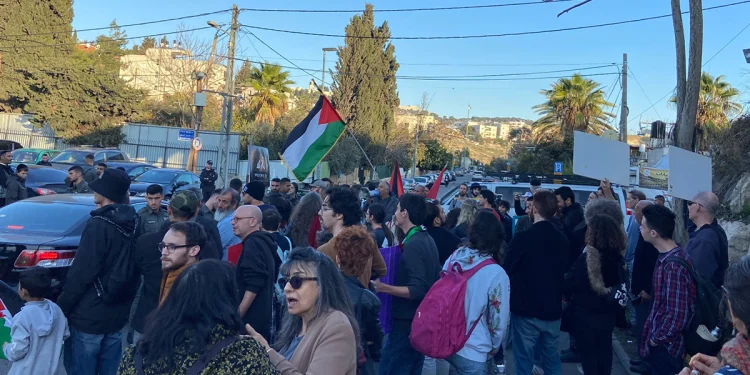 Warga Sheikh Jarrah Protes Serangan Pemukim Terhadap Rumah Warga Palestina