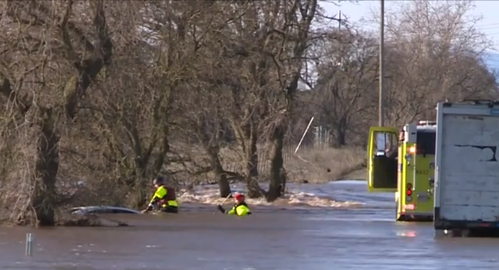 Badai Hujan Menghantam California, Pemerintah Perintahkan Evakuasi