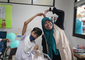 Ukir Senyum Anak Celebral Palsy, Adara Bagikan Mainan Motorik di YPAC Jakarta