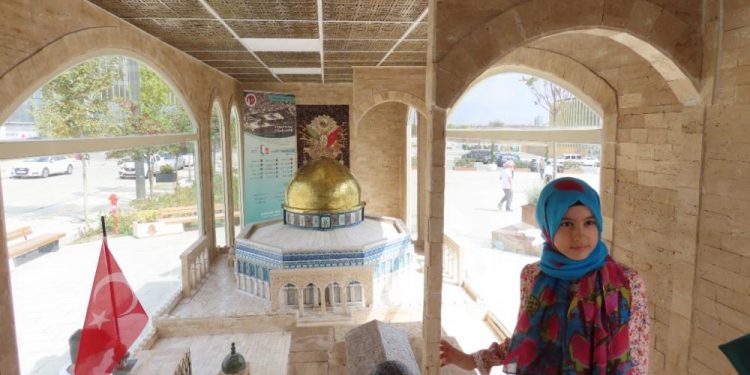 Perkenalkan Palestina, Turki Pamerkan Miniatur Masjid Al-Aqsa Lewat Bus [Berita Gambar]