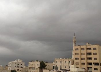 Sudah sekitar dua minggu, Jalur Gaza kekurangan hujan dan tidak ada indikasi hujan akan turun selama satu minggu ke depan. Hal ini memberikan tekanan besar pada akuifer atau lapisan tanah yang menampung dan