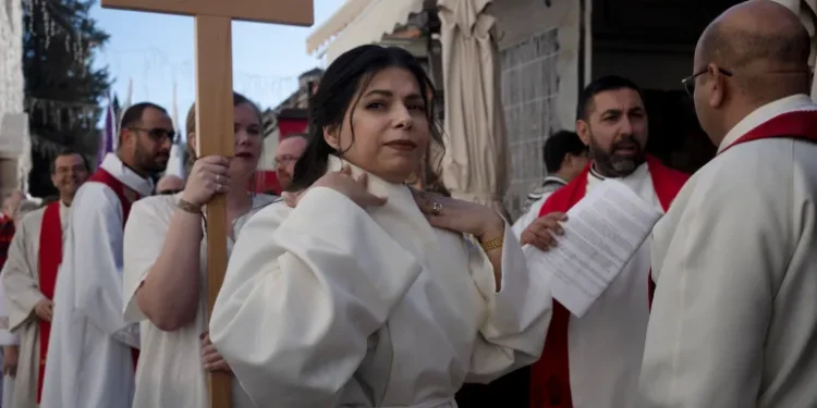 Sally Azar, Pendeta Perempuan Pertama di Yerusalem