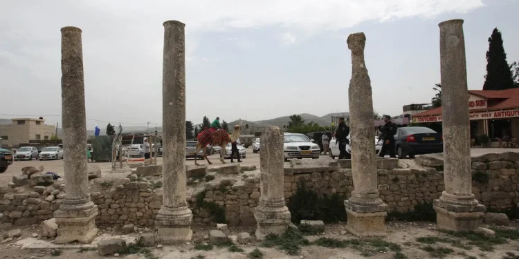 Zionis Israel Curi Artefak dari Situs Palestina di Nablus