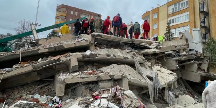 Gempa Magnitudo 7,7 Menewaskan Lebih dari 3.800 Korban di Turki dan Suriah