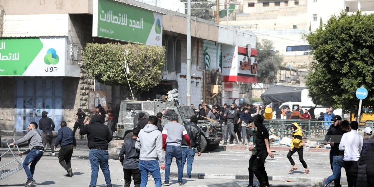 Israel Bunuh 10 Orang dan Lukai 100 Warga Palestina di Nablus