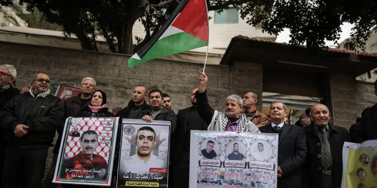 Israel Tahan Lebih dari 900 Warga Palestina di Bawah Kebijakan Penahanan Administratif