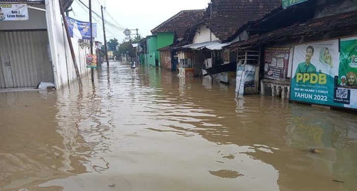 Kudus Diterjang Banjir, Lima Tanggul Air Jebol Selebar 25 Meter