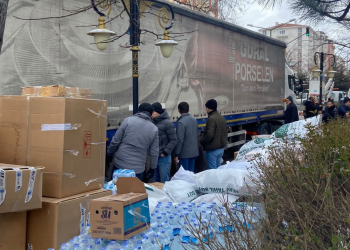 Relawan Persatuan Umum Pelajar Palestina di Turki Turun Tangan Bantu Korban Gempa Turki