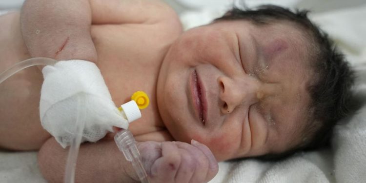 Seorang Bayi Baru Lahir Selamat dari Gempa Turki 