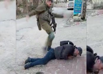 Tentara Israel Tertangkap Kamera Siksa Aktivis Palestina di Hebron