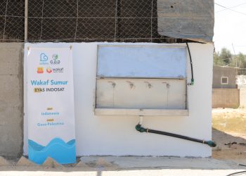 Adara Bangun Sumur di Dekat Masjid Khalid bin Walid, Gaza