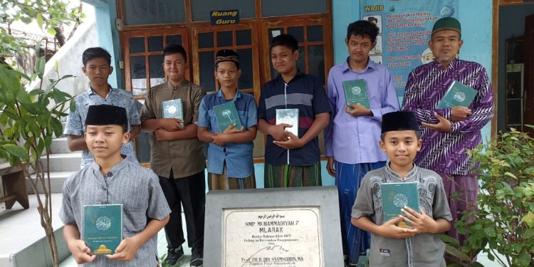 Adara Mendistribusikan Mushaf “Baitul Maqdis” ke SMP/SMA Muhammadiyah