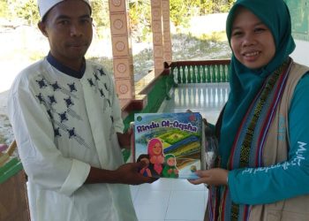 Dukung Kegiatan Muslim Minoritas, Adara Berikan Buku Bacaan Anak di Masjid Nurul Qomar Mnelaanen