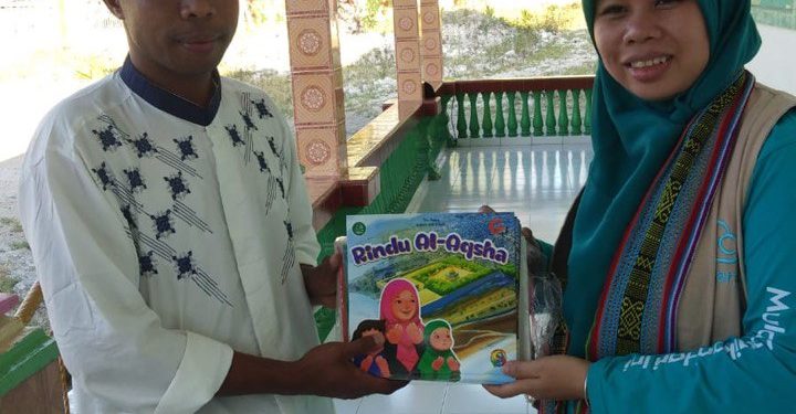 Dukung Kegiatan Muslim Minoritas, Adara Berikan Buku Bacaan Anak di Masjid Nurul Qomar Mnelaanen